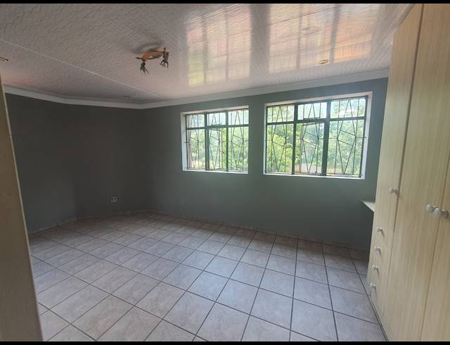 2 BEDROOM APARTMENT TO LET IN THREE RIVERS PROPER